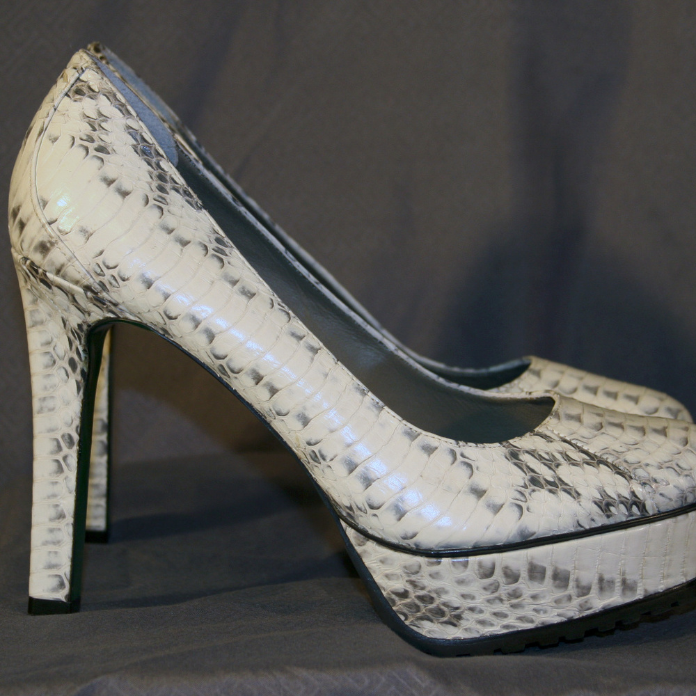 Lisa for Donald Pliner Snakeskin Pumps 9.5 - Picture 4 of 7